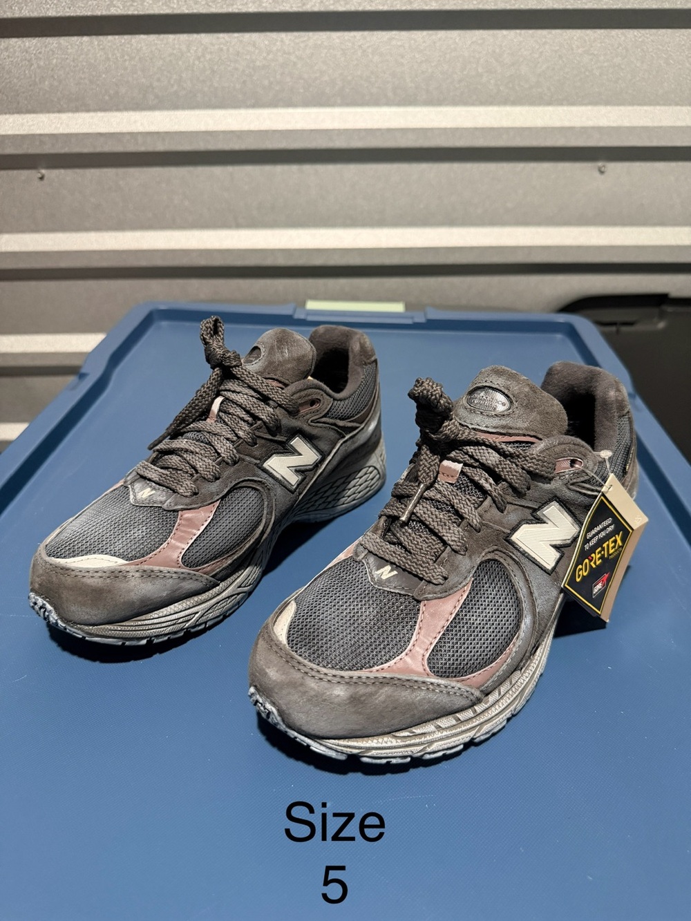 New Balance Men’s Black & Brown Athletic Gore-Tex Sneakers
